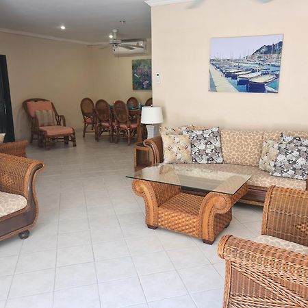 Butterfly Garden Boutique Residences By Frasier, A Lifestyle Destination Apt And Villas 1 To 3 Bedroom Units, 2 Full Bathrooms, Rain Shower, Spa Bath, Complete Kitchen, Staff 24-7,Fast Fiber Optic Wifi, 55" Smart Tv'S, Free Bbq, Pattaya Dış mekan fotoğraf