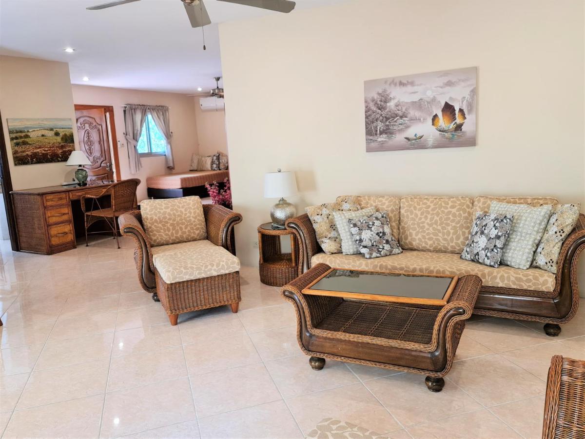 Butterfly Garden Boutique Residences By Frasier, A Lifestyle Destination Apt And Villas 1 To 3 Bedroom Units, 2 Full Bathrooms, Rain Shower, Spa Bath, Complete Kitchen, Staff 24-7,Fast Fiber Optic Wifi, 55" Smart Tv'S, Free Bbq, Pattaya Dış mekan fotoğraf