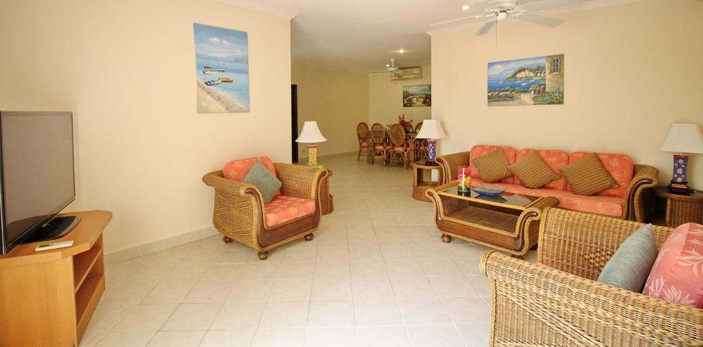 Butterfly Garden Boutique Residences By Frasier, A Lifestyle Destination Apt And Villas 1 To 3 Bedroom Units, 2 Full Bathrooms, Rain Shower, Spa Bath, Complete Kitchen, Staff 24-7,Fast Fiber Optic Wifi, 55" Smart Tv'S, Free Bbq, Pattaya Oda fotoğraf