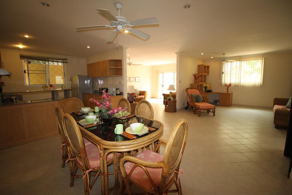 Butterfly Garden Boutique Residences By Frasier, A Lifestyle Destination Apt And Villas 1 To 3 Bedroom Units, 2 Full Bathrooms, Rain Shower, Spa Bath, Complete Kitchen, Staff 24-7,Fast Fiber Optic Wifi, 55" Smart Tv'S, Free Bbq, Pattaya Oda fotoğraf